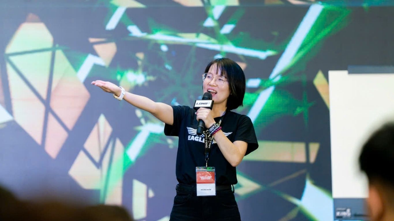 MAI DIỆU HUYỀN VÀ MỘT SỰ THẬT ÍT AI MUỐN NHÌN: KHÔNG AI NGHÈO HAY BẤT HẠNH CHỈ VÌ THIẾU TIỀN