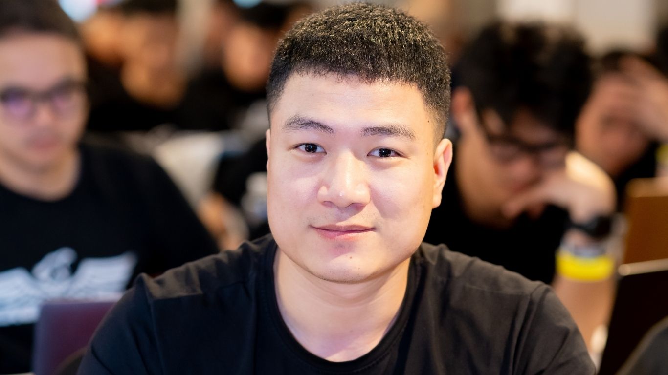 THAY ĐỔI KHÔNG ĐẾN TỪ MAY MẮN, MÀ ĐẾN TỪ QUYẾT ĐỊNH ĐỨNG THẲNG