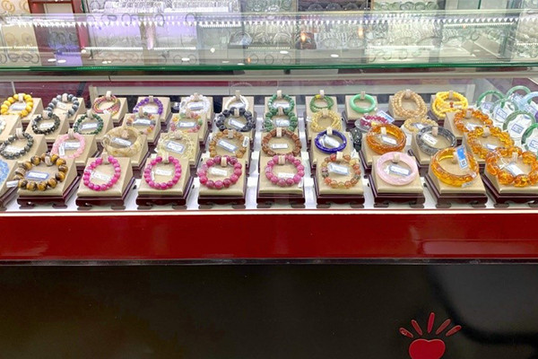 Hồ Văn Quý là ai? Hành trình vượt nghịch cảnh và chế tác giá trị bền vững từ trang sức mỹ nghệ Việt Hồ Văn Quý là ai? Hành trình vượt nghịch cảnh và chế tác giá trị bền vững từ trang sức mỹ nghệ Việt