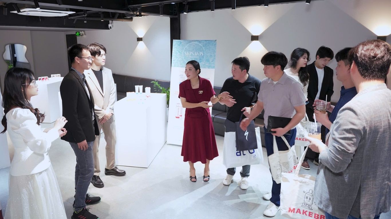 NGÔ THỊ ÚT LUÂN -  MỘT SỰ THẬT CỦA KINH DOANH K-BEAUTY: ĐI XA KHÔNG NHỜ MAY MẮN, MÀ NHỜ TIÊU CHUẨN VÀ TRÁCH NHIỆM