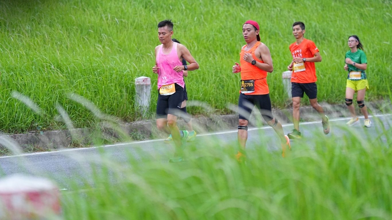 TRẦN HÙNG - THAY ĐỔI KHÔNG ĐẾN TỪ KHOẢNH KHẮC RỰC RỠ, MÀ TỪ KỶ LUẬT ÂM THẦM MỖI NGÀY