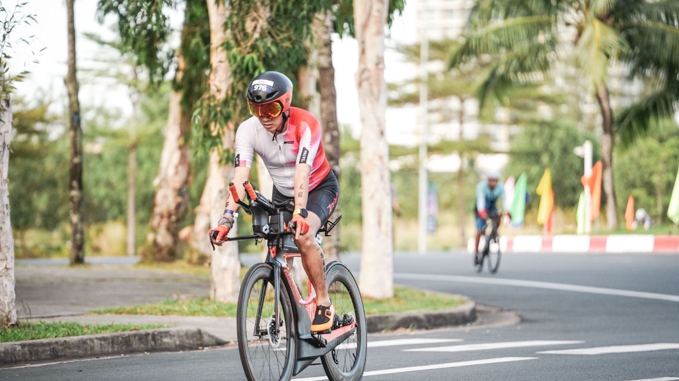 NGUYỄN HỮU TUYÊN VÀ CON ĐƯỜNG ĐI RA TỪ BÓNG TỐI CỦA CON SỐ 0