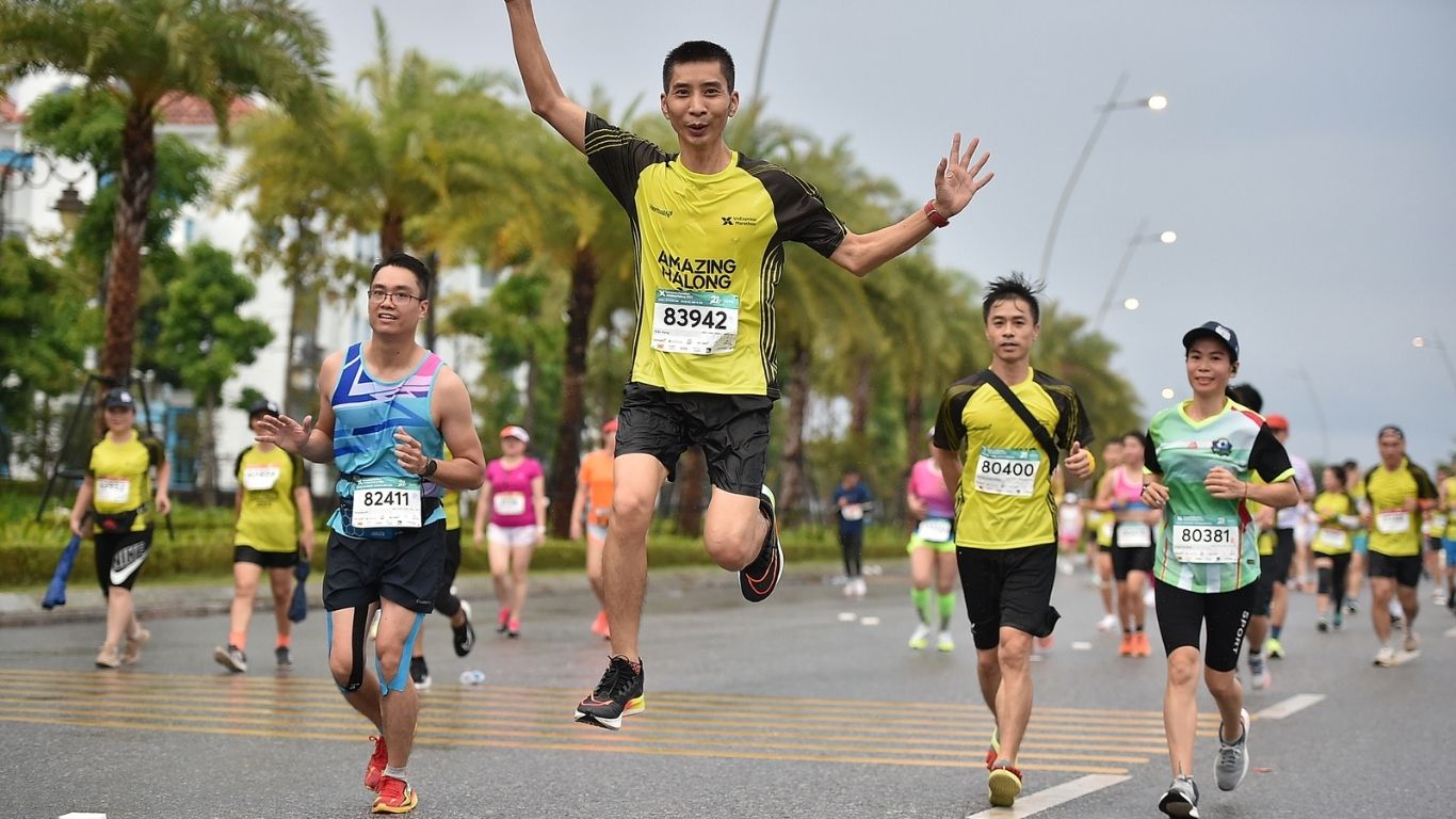 TRẦN HÙNG – CHỌN ĐƯỜNG DÀI TRONG MỘT THẾ GIỚI QUEN ĐI ĐƯỜNG TẮT TRẦN HÙNG – CHỌN ĐƯỜNG DÀI TRONG MỘT THẾ GIỚI QUEN ĐI ĐƯỜNG TẮT