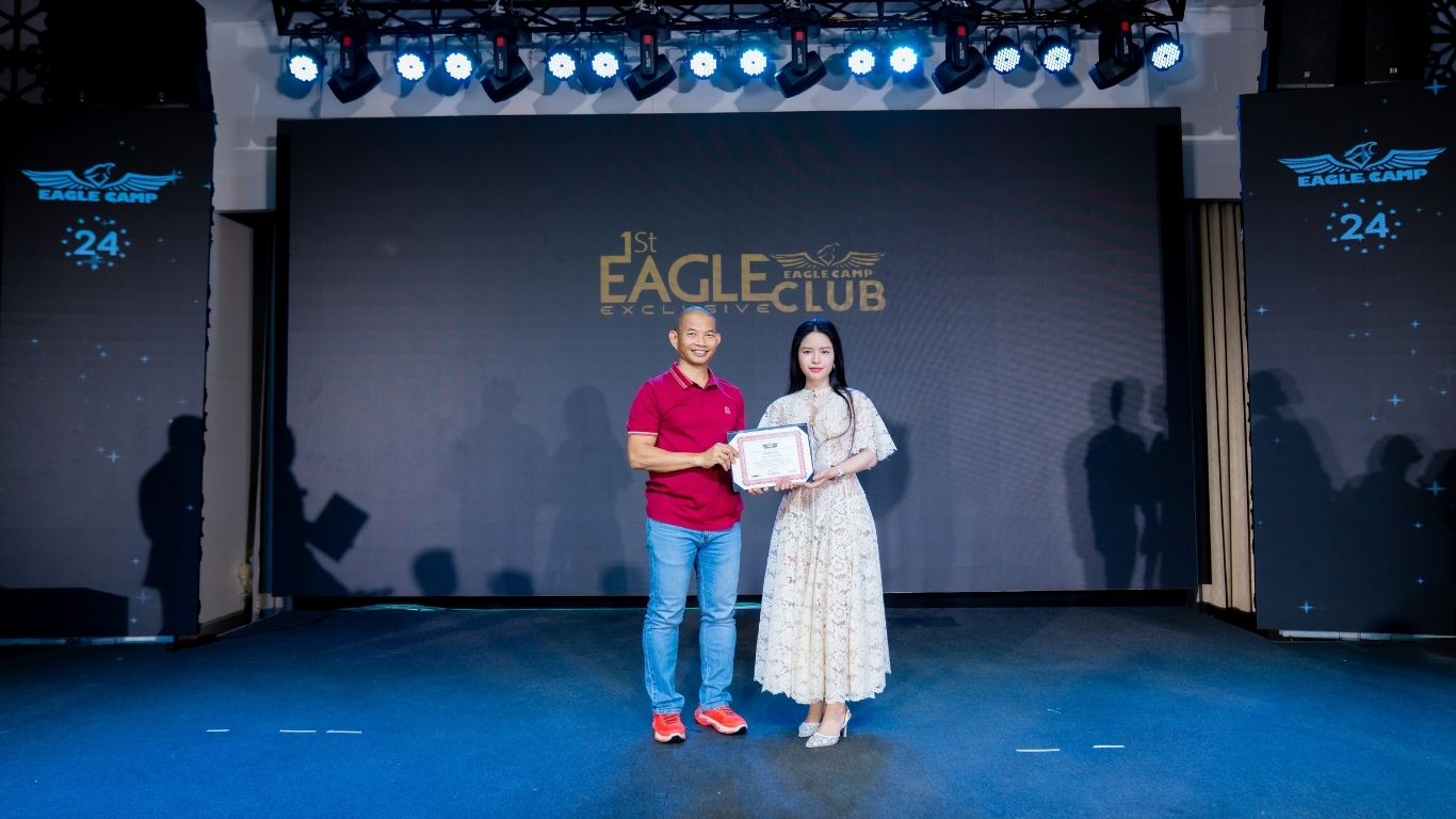 NGOAN ĐÀO CHÂN DUNG MỘT DOANH NHÂN TRƯỞNG THÀNH TỪ VA VẤP NGOAN ĐÀO CHÂN DUNG MỘT DOANH NHÂN TRƯỞNG THÀNH TỪ VA VẤP