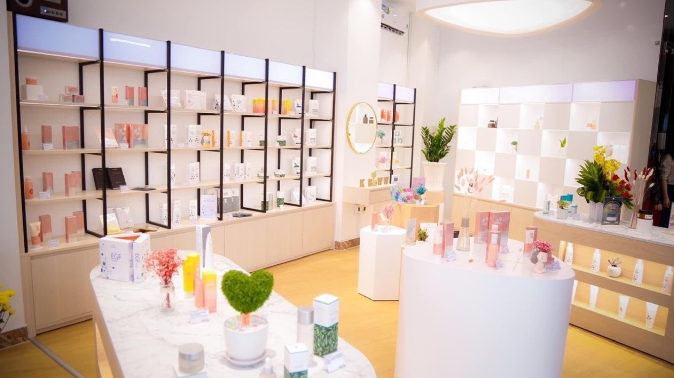 NGÔ THỊ ÚT LUÂN -  MỘT SỰ THẬT CỦA KINH DOANH K-BEAUTY: ĐI XA KHÔNG NHỜ MAY MẮN, MÀ NHỜ TIÊU CHUẨN VÀ TRÁCH NHIỆM