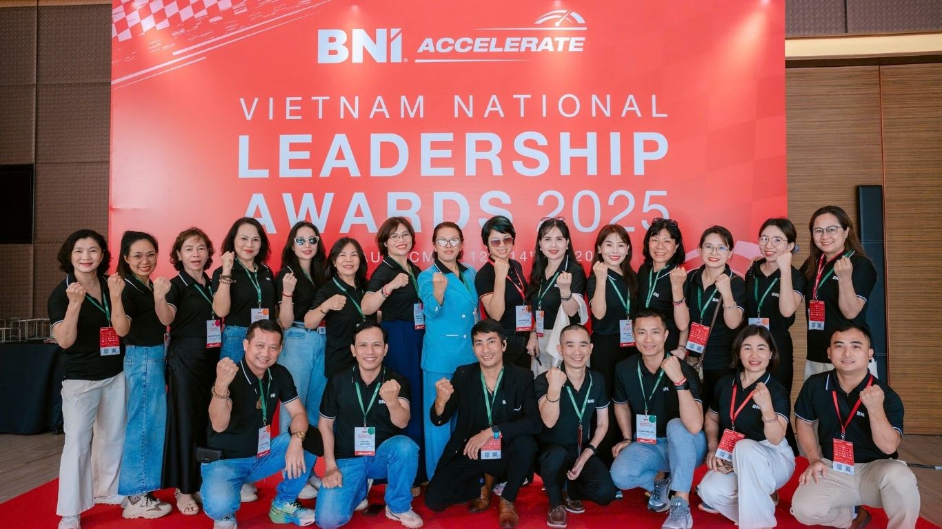 KHI BẠN NGỪNG GỒNG, CUỘC ĐỜI MỚI BẮT ĐẦU ĐI ĐÚNG HƯỚNG  MỘT CÂU CHUYỆN KHÔNG BẮT ĐẦU BẰNG HÀO QUANG, MÀ BẰNG SỰ SỐNG SÓT