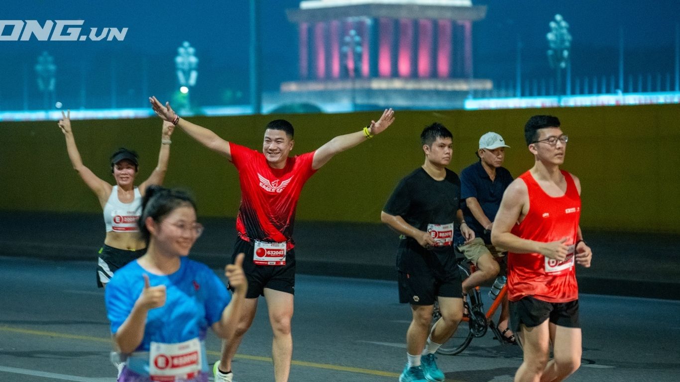 THAY ĐỔI KHÔNG ĐẾN TỪ MAY MẮN, MÀ ĐẾN TỪ QUYẾT ĐỊNH ĐỨNG THẲNG